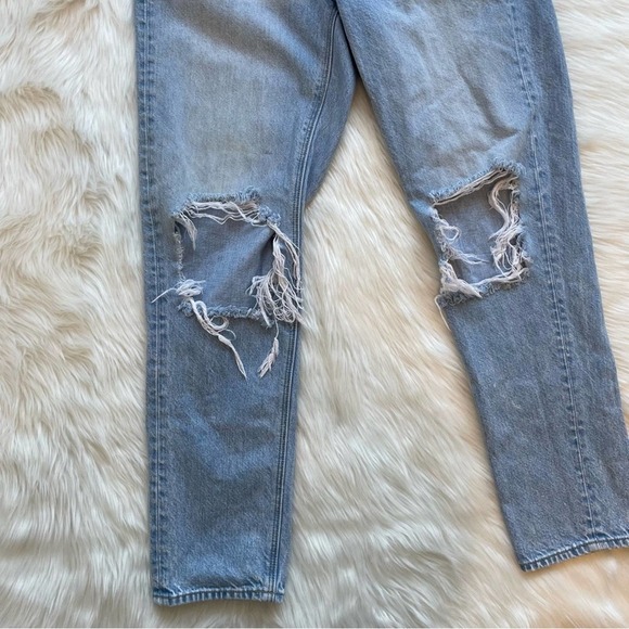 American Eagle Light Wash Ripped Distressed Mom Jean Size 4 - Picture 2 of 7
